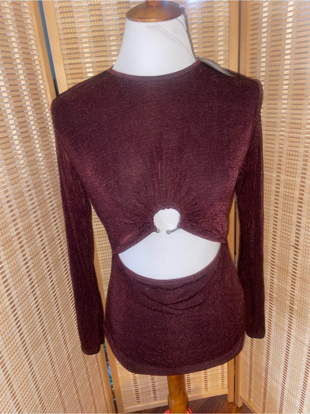 Boohoo Burgundy Shimmer Metallic O-Ring Cutout Crop Top Long Sleeve Size US 10